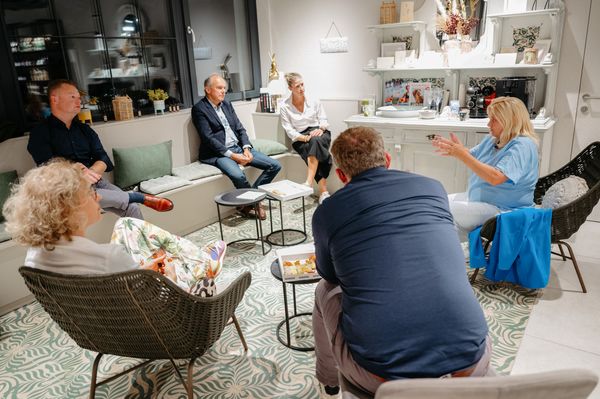 Die Runde beim ersten Anahata Business Circle in der Apotheke am Berg